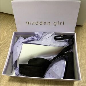 Madden Girl Matt Faux suede heel NWT 9.5